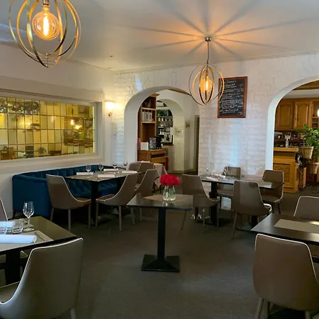 Au Cheval Blanc فندق ريبوفيل