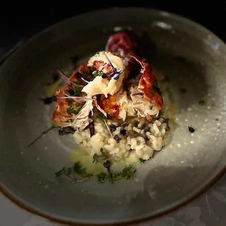 Au Cheval Blanc Hotel 3*