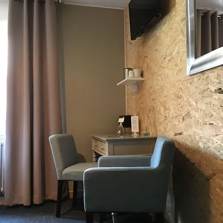 Au Cheval Blanc فندق 3*
