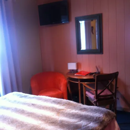Au Cheval Blanc - Climatisees Hotel