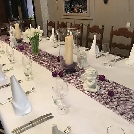 Au Cheval Blanc فندق