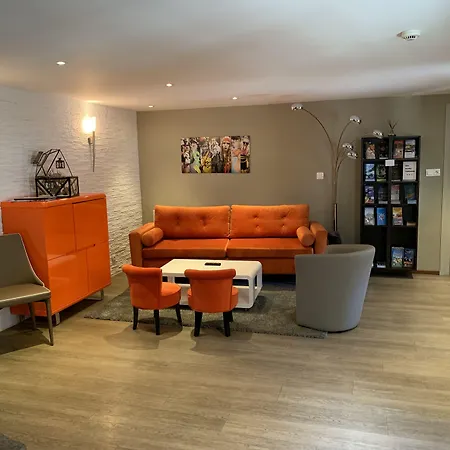 Au Cheval Blanc Hotel 3*