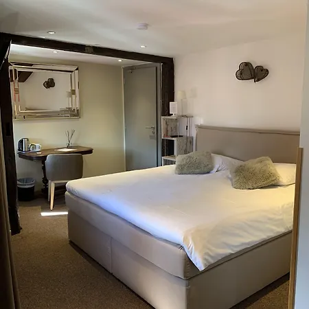 Au Cheval Blanc Hotel 3*