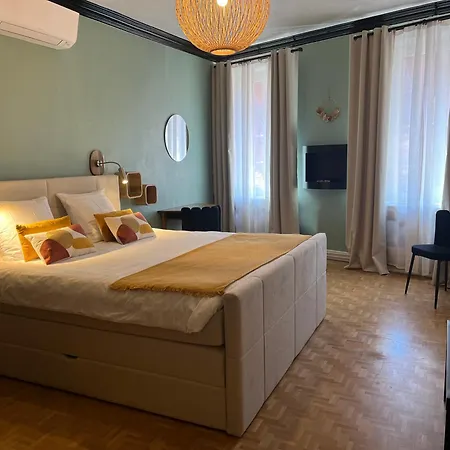 فندق Au Cheval Blanc ريبوفيل