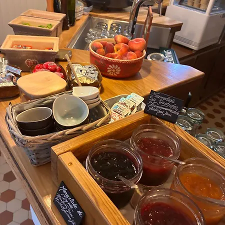 Au Cheval Blanc فندق ريبوفيل