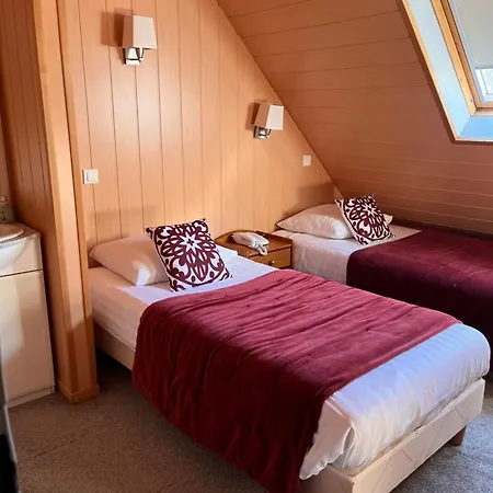 Au Cheval Blanc - Climatisees 3*