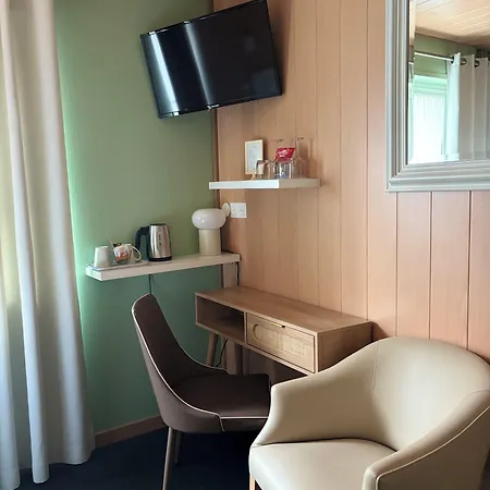 Au Cheval Blanc - Climatisees Szálloda 3*