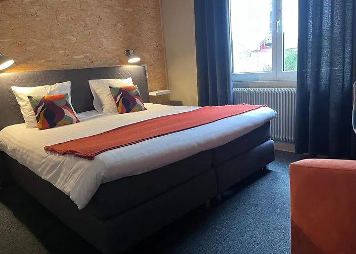 Au Cheval Blanc Hotel 3*