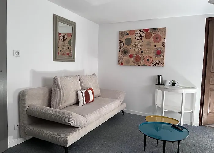 Au Cheval Blanc Hotel 3*